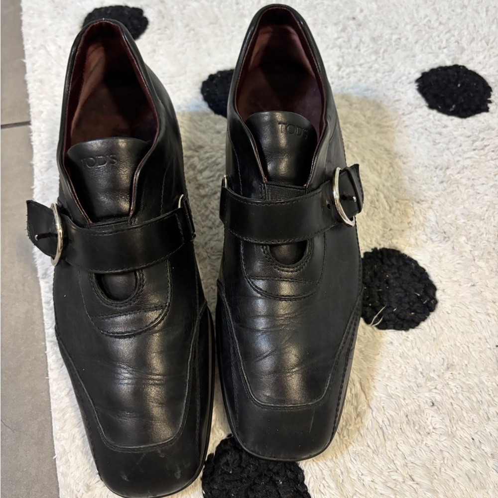 Tod's women’s Black Leather loafers size 7.5 worn twice excellent condition